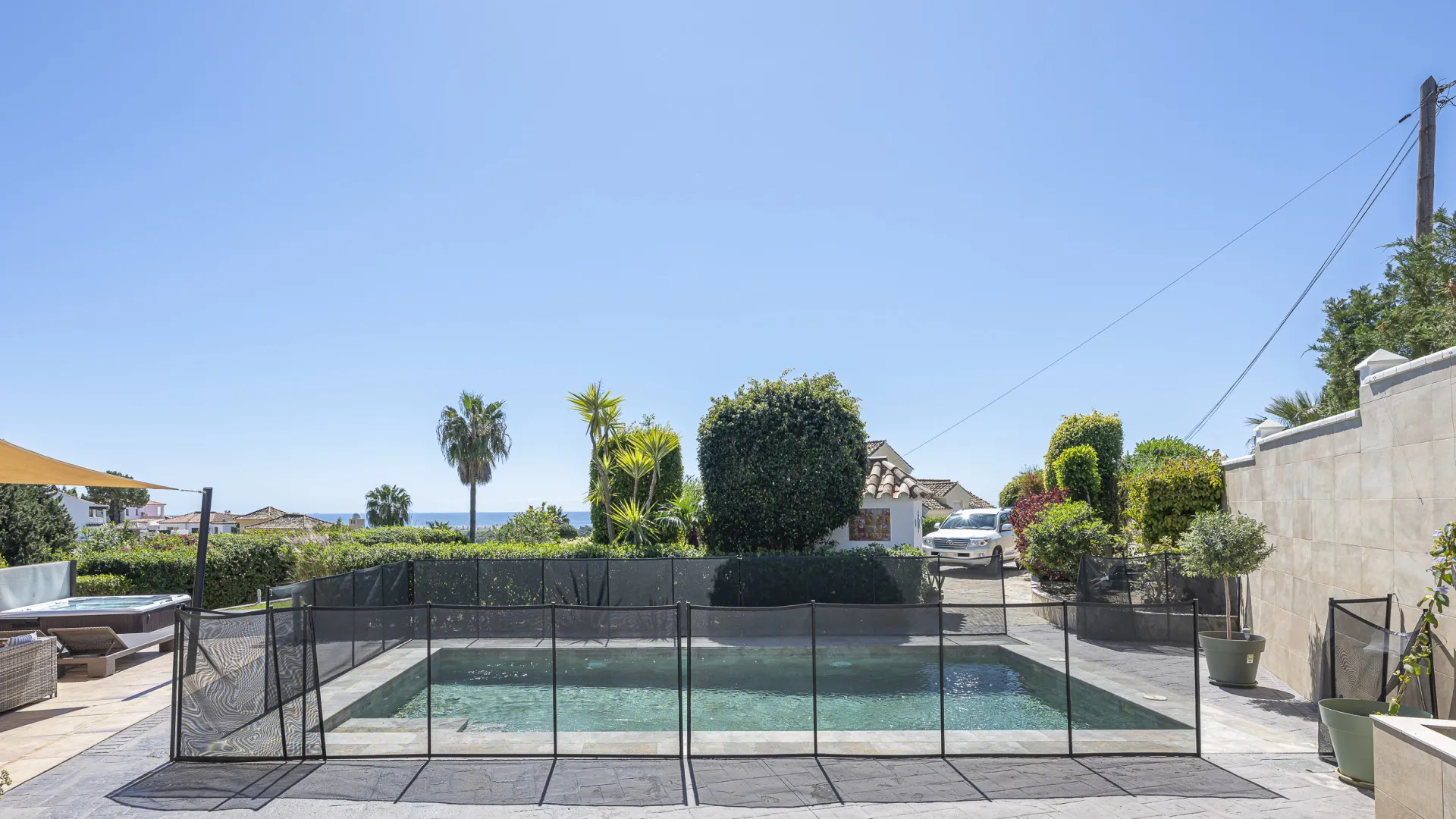 Estepona 6 bedrooms villa for sale