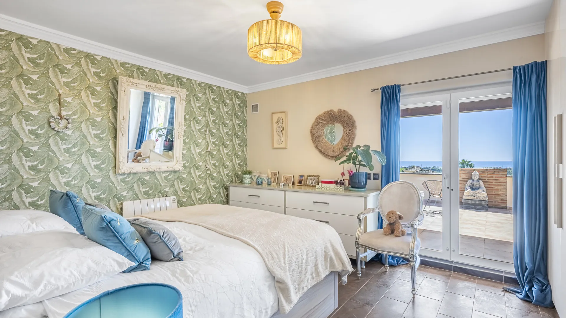 Estepona 6 bedrooms villa for sale