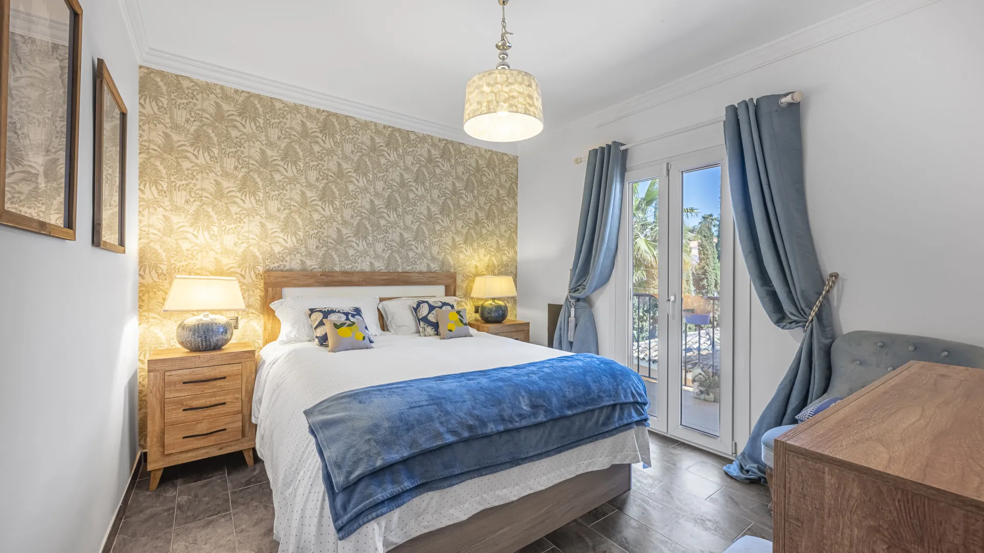 Estepona 6 bedrooms villa for sale