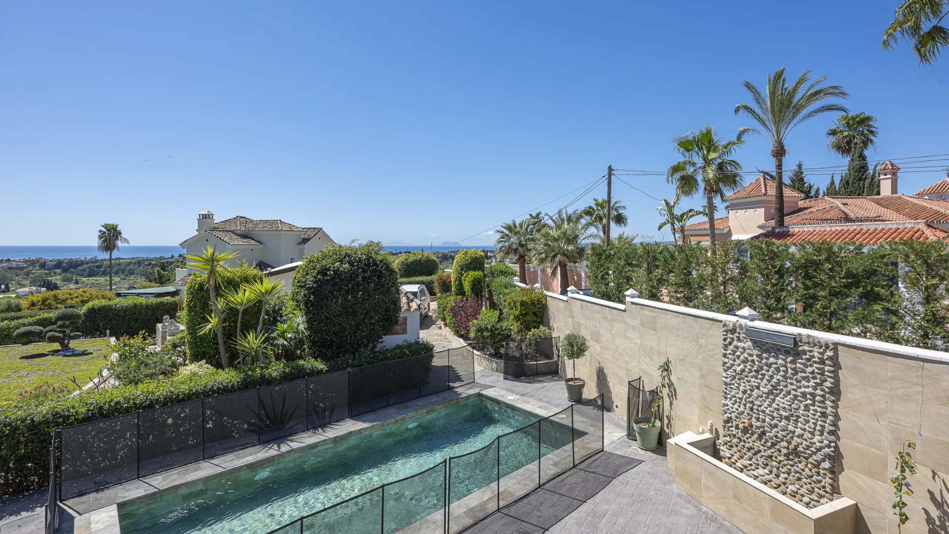 Estepona 6 bedrooms villa for sale