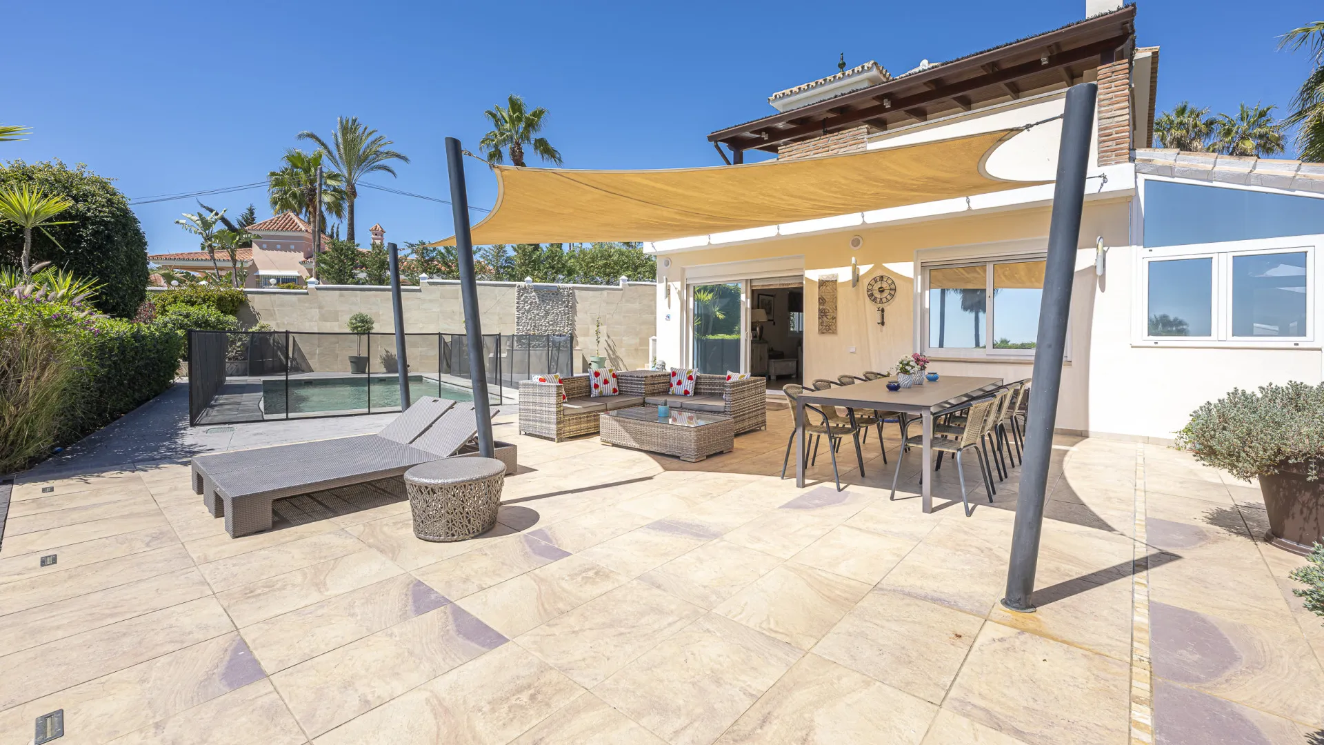 Estepona 6 bedrooms villa for sale