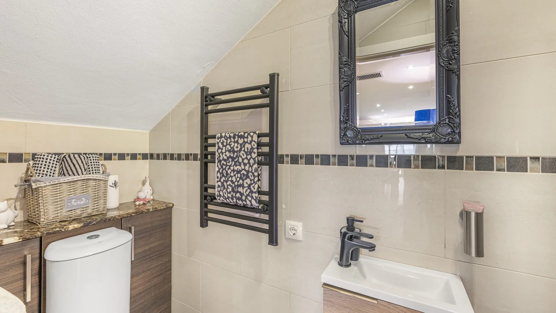 Estepona 6 bedrooms villa for sale