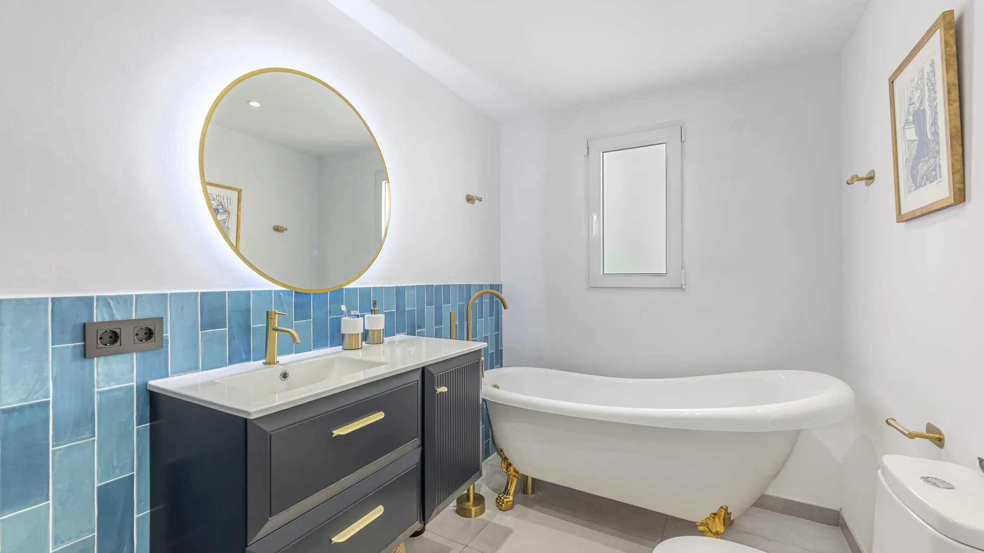 Estepona 6 bedrooms villa for sale