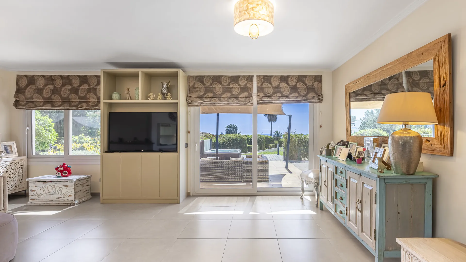 Estepona 6 bedrooms villa for sale