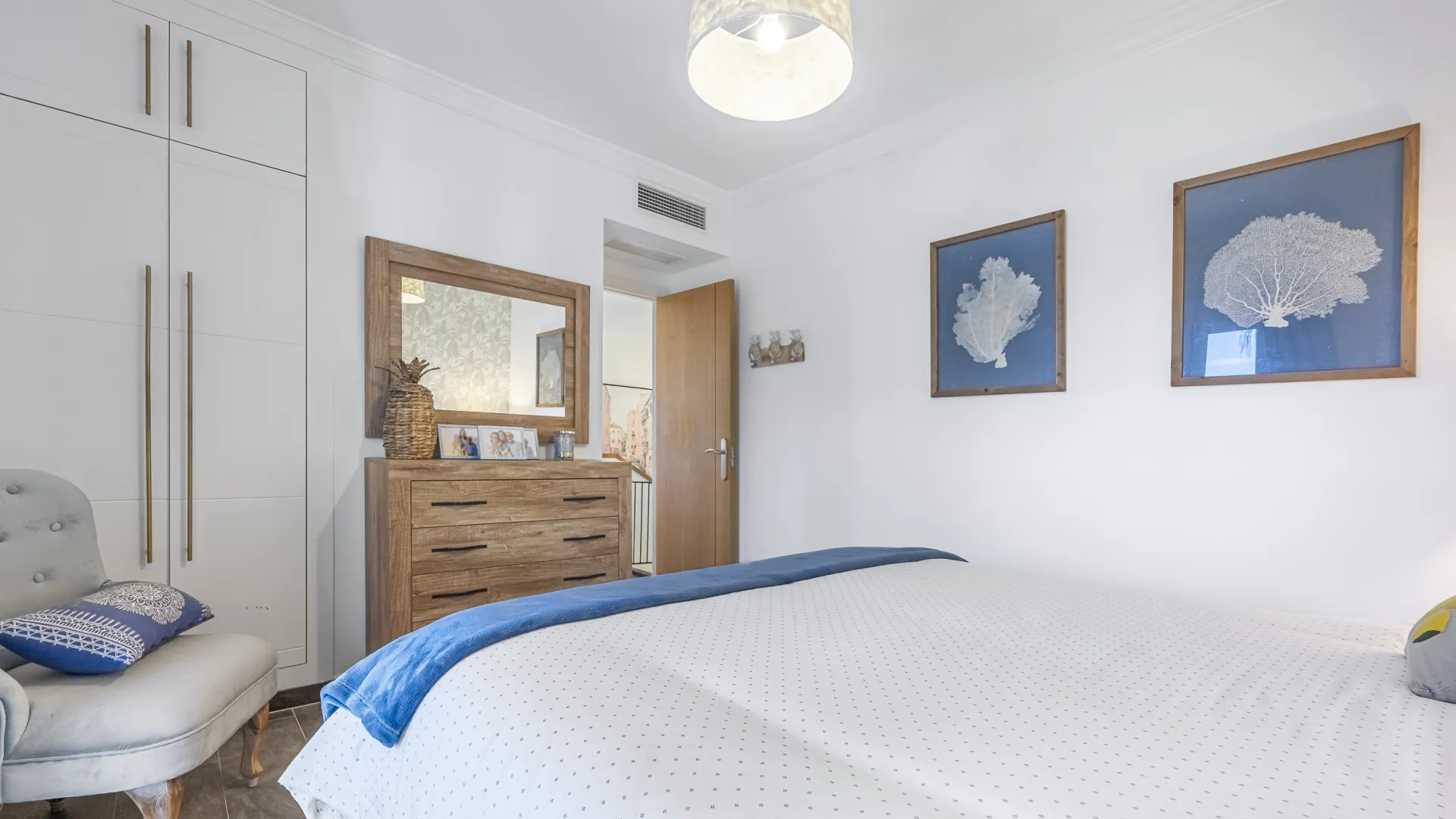 Estepona 6 bedrooms villa for sale