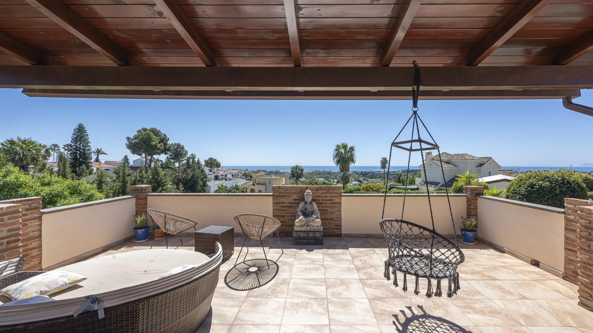Estepona 6 bedrooms villa for sale