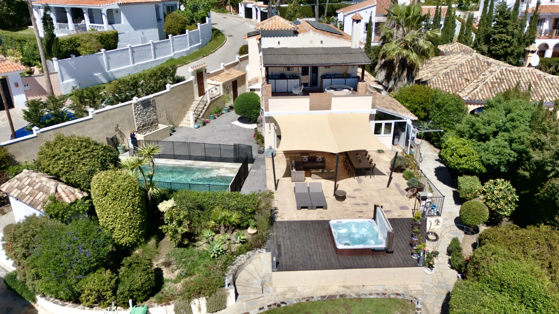 Estepona 6 bedrooms villa for sale