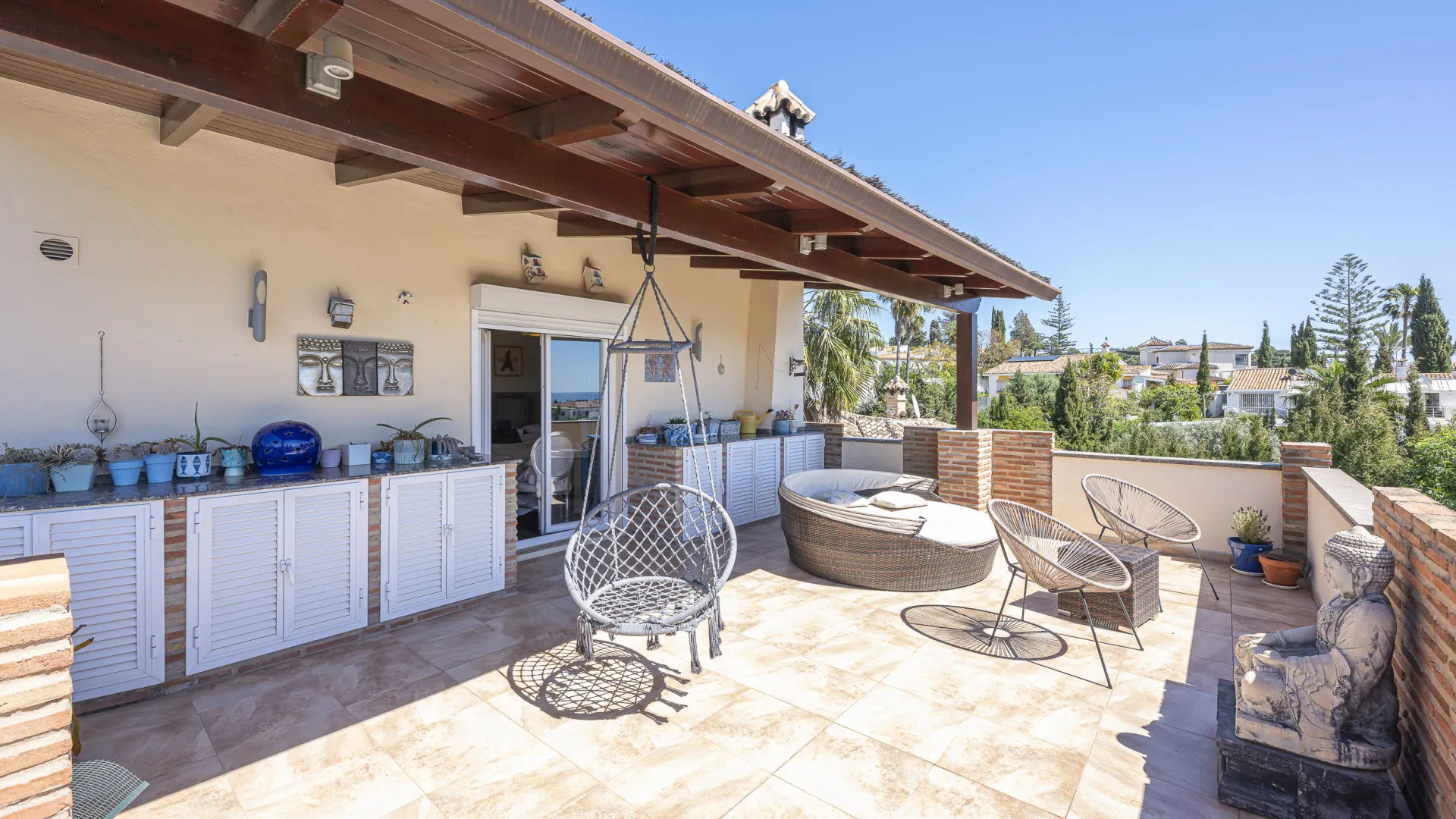 Estepona 6 bedrooms villa for sale