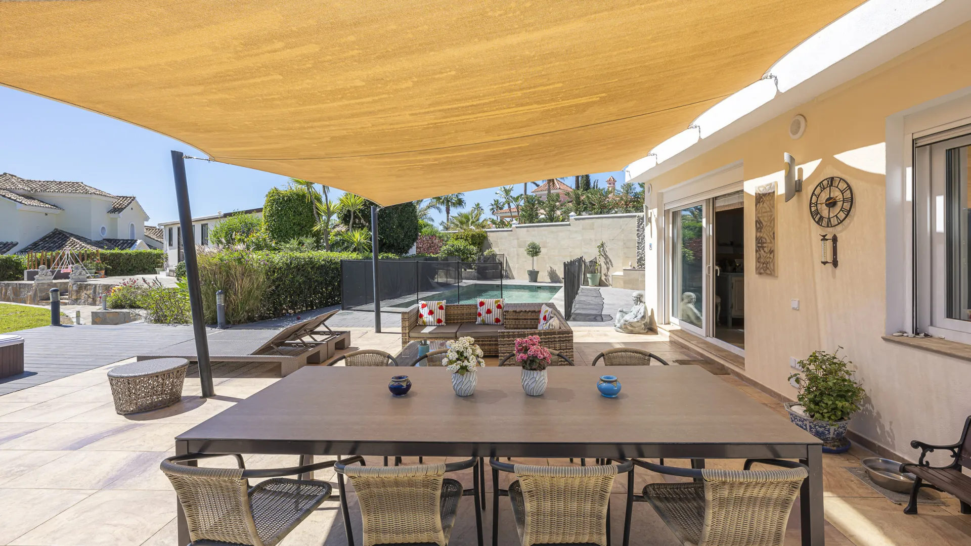 Estepona 6 bedrooms villa for sale
