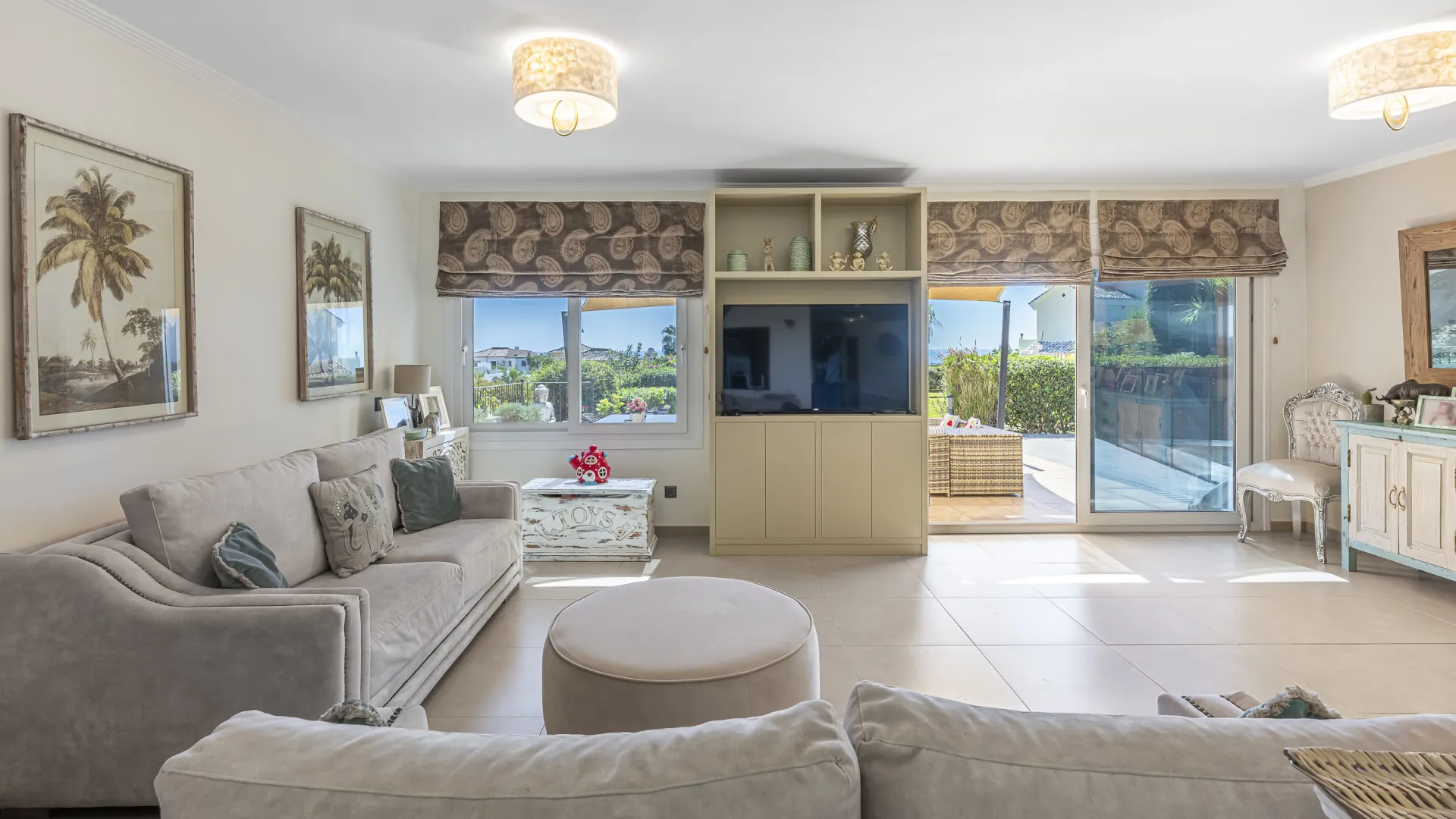 Estepona 6 bedrooms villa for sale