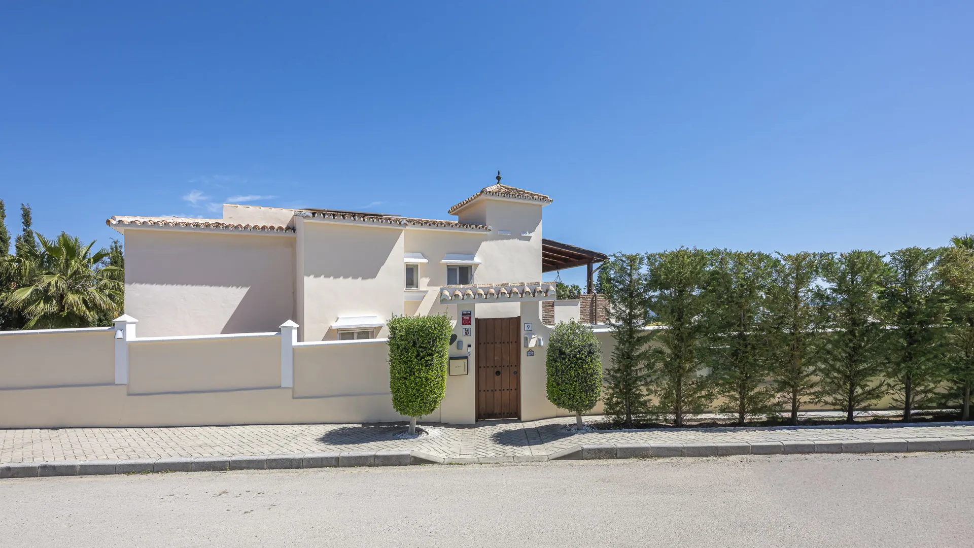 Estepona 6 bedrooms villa for sale