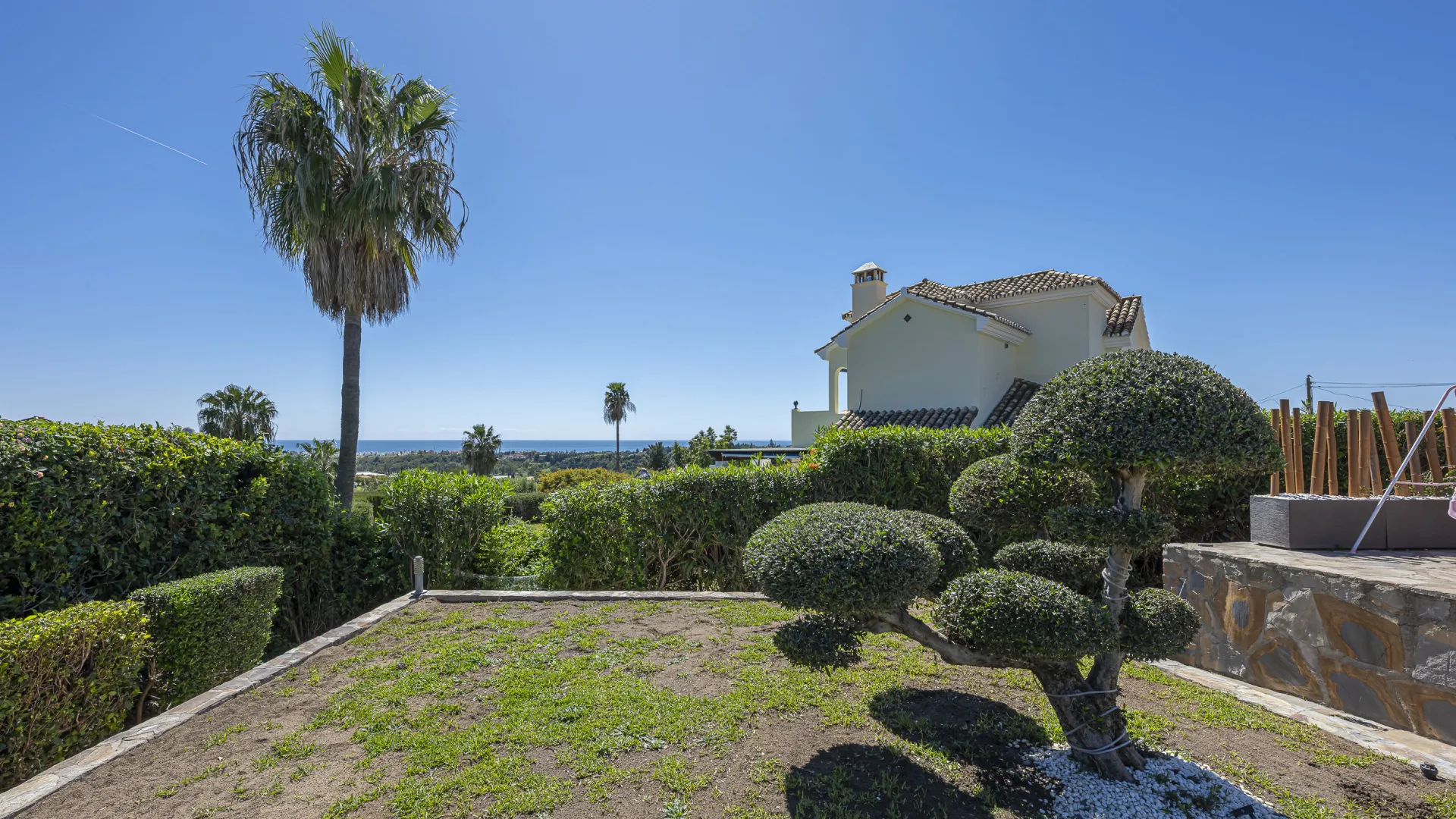 Estepona 6 bedrooms villa for sale