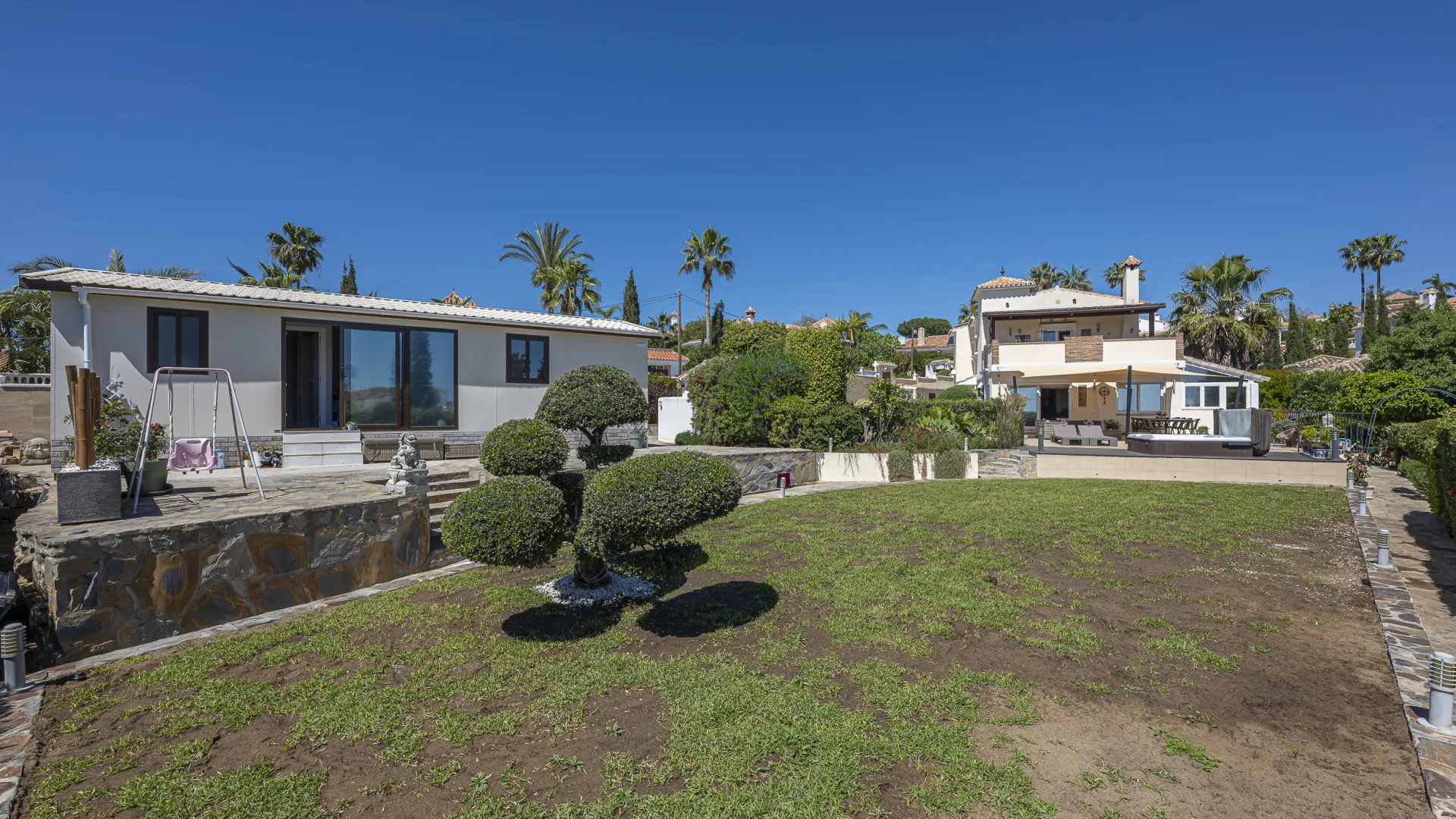 Estepona 6 bedrooms villa for sale