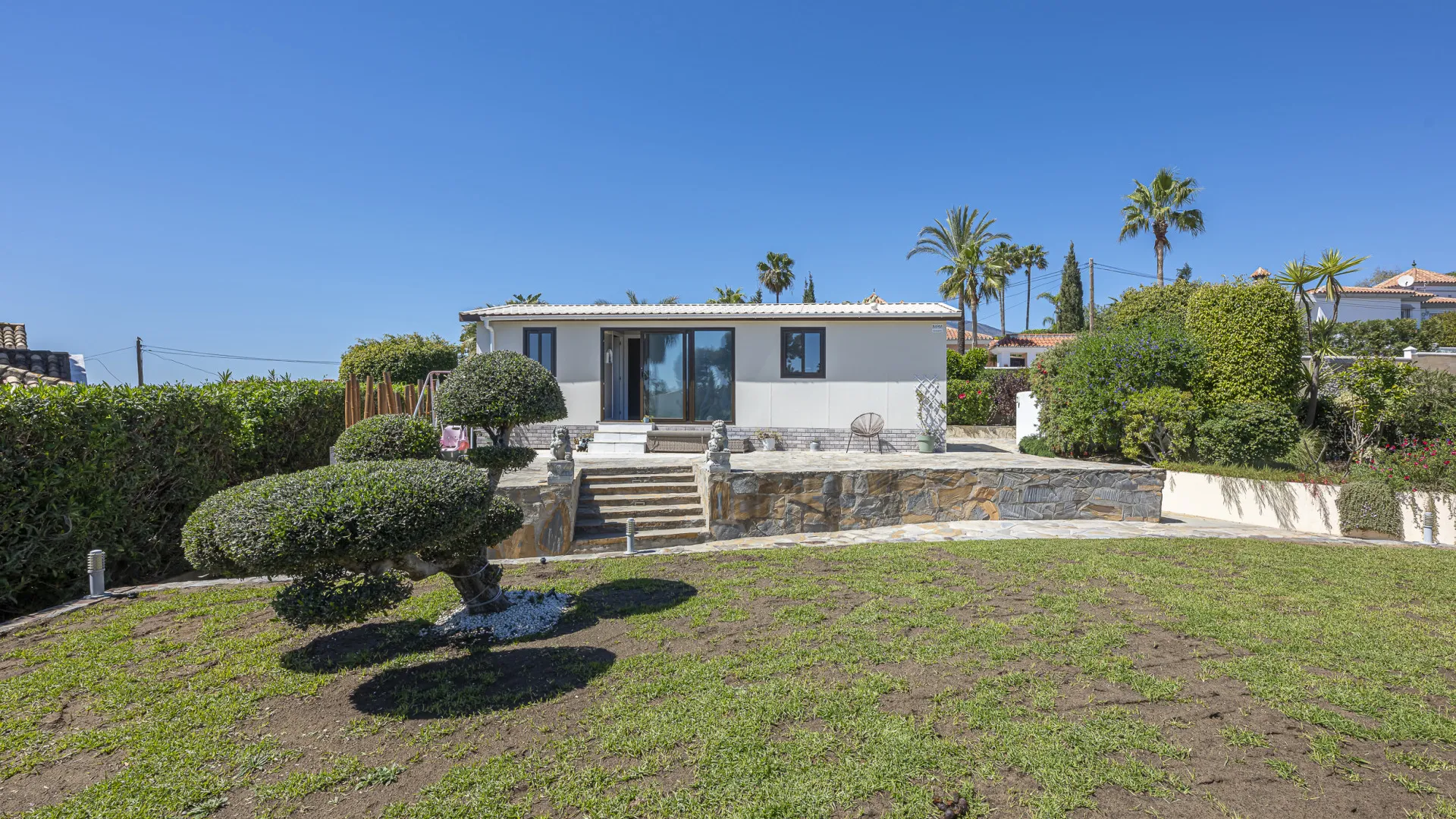 Estepona 6 bedrooms villa for sale