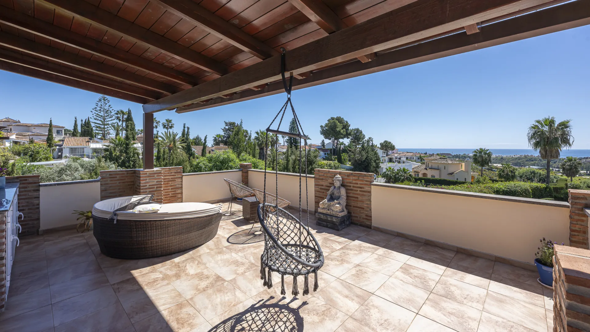 Estepona 6 bedrooms villa for sale