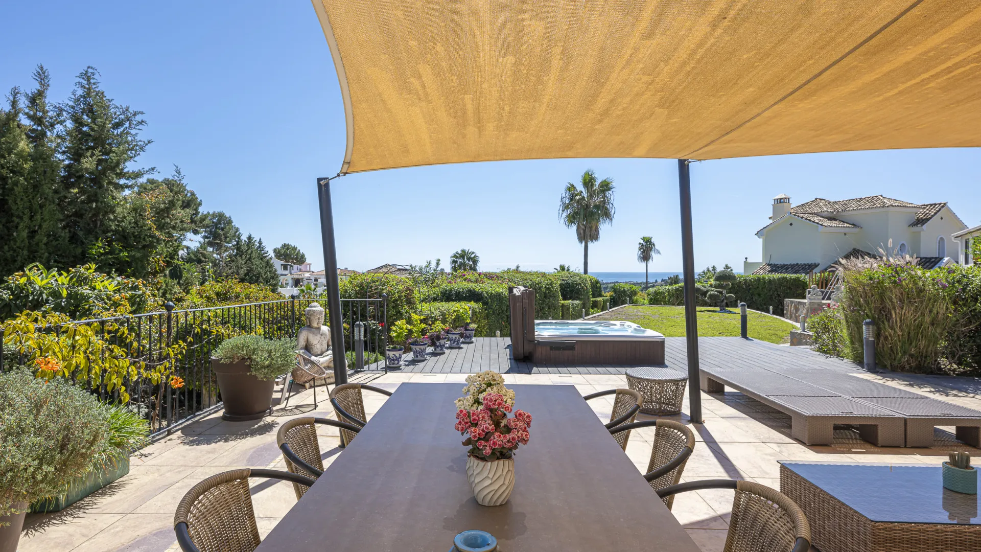 Estepona 6 bedrooms villa for sale