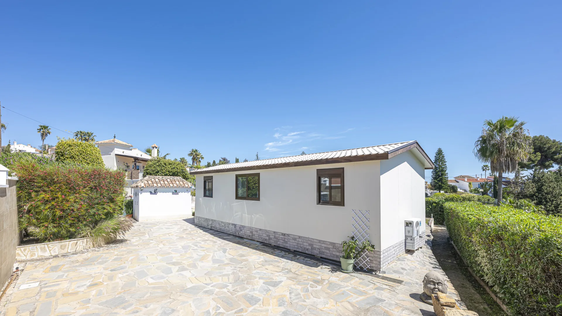 Estepona 6 bedrooms villa for sale