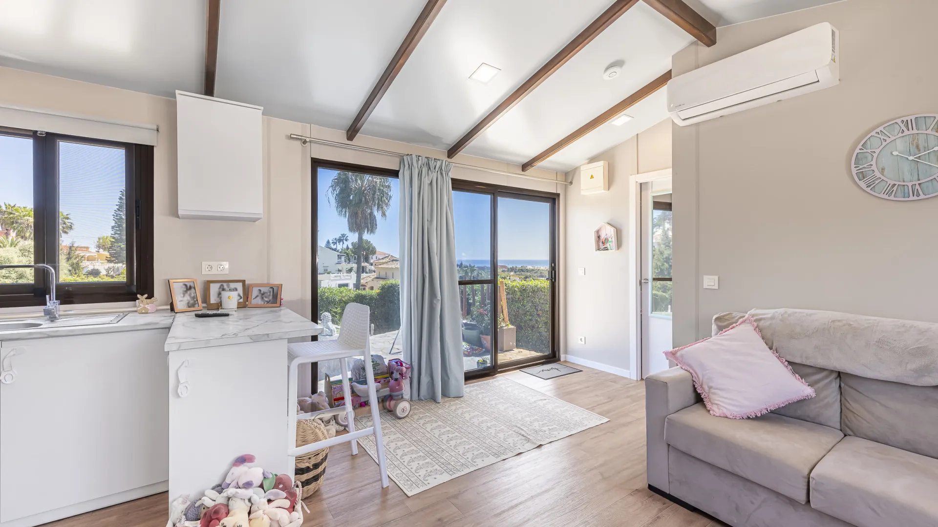 Estepona 6 bedrooms villa for sale