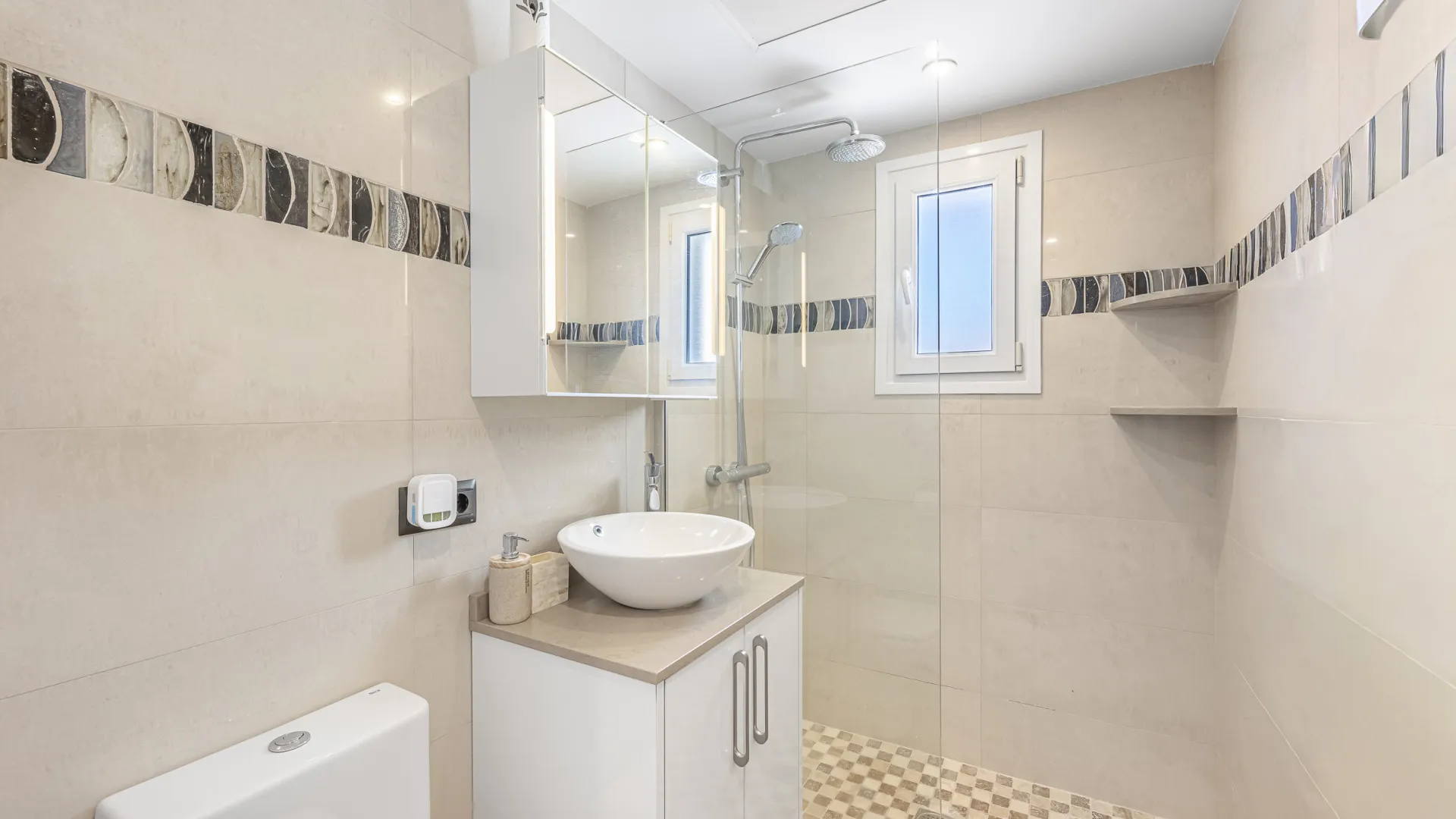 Estepona 6 bedrooms villa for sale