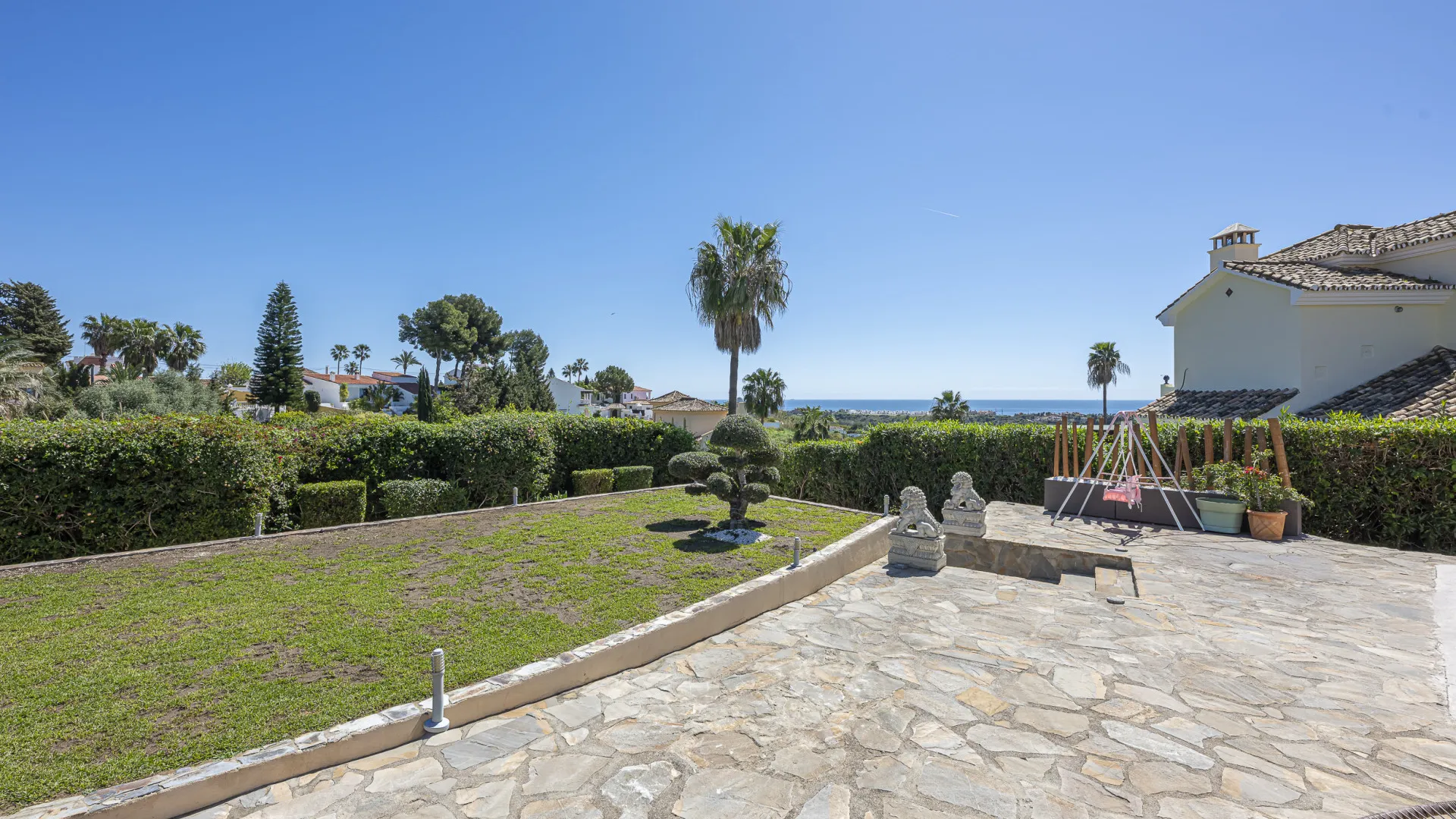 Estepona 6 bedrooms villa for sale
