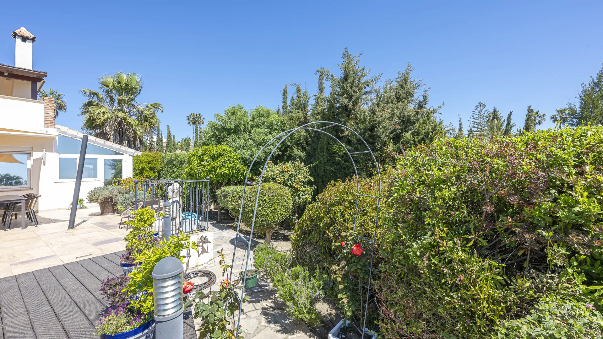 Estepona 6 bedrooms villa for sale