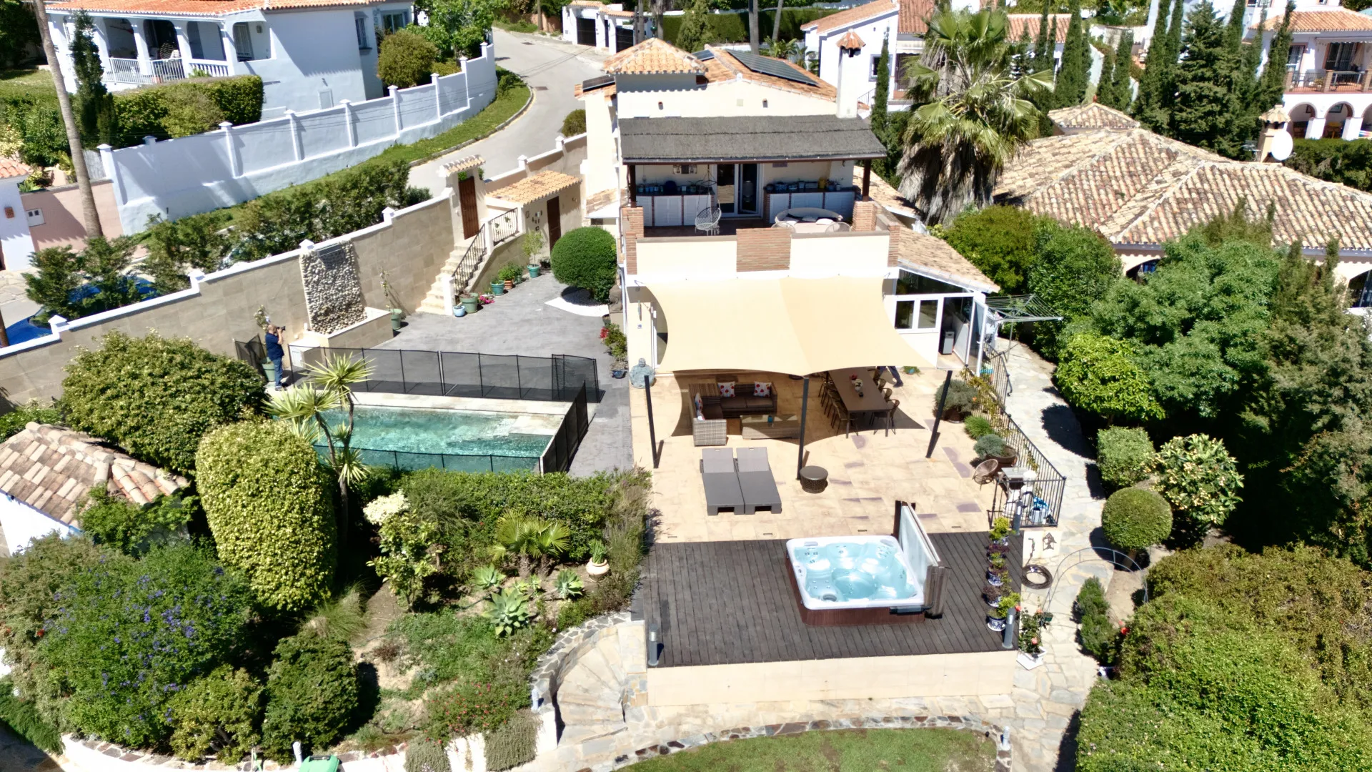 Estepona 6 bedrooms villa for sale