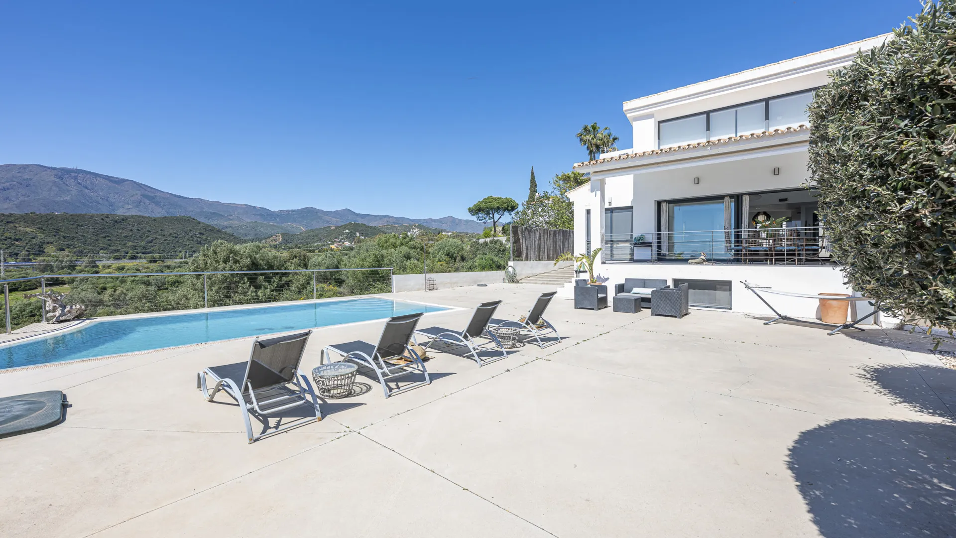 Estepona villa for sale