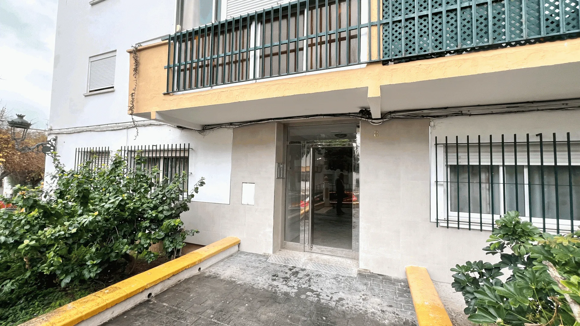 For sale Estepona Town 4 bedrooms apartment