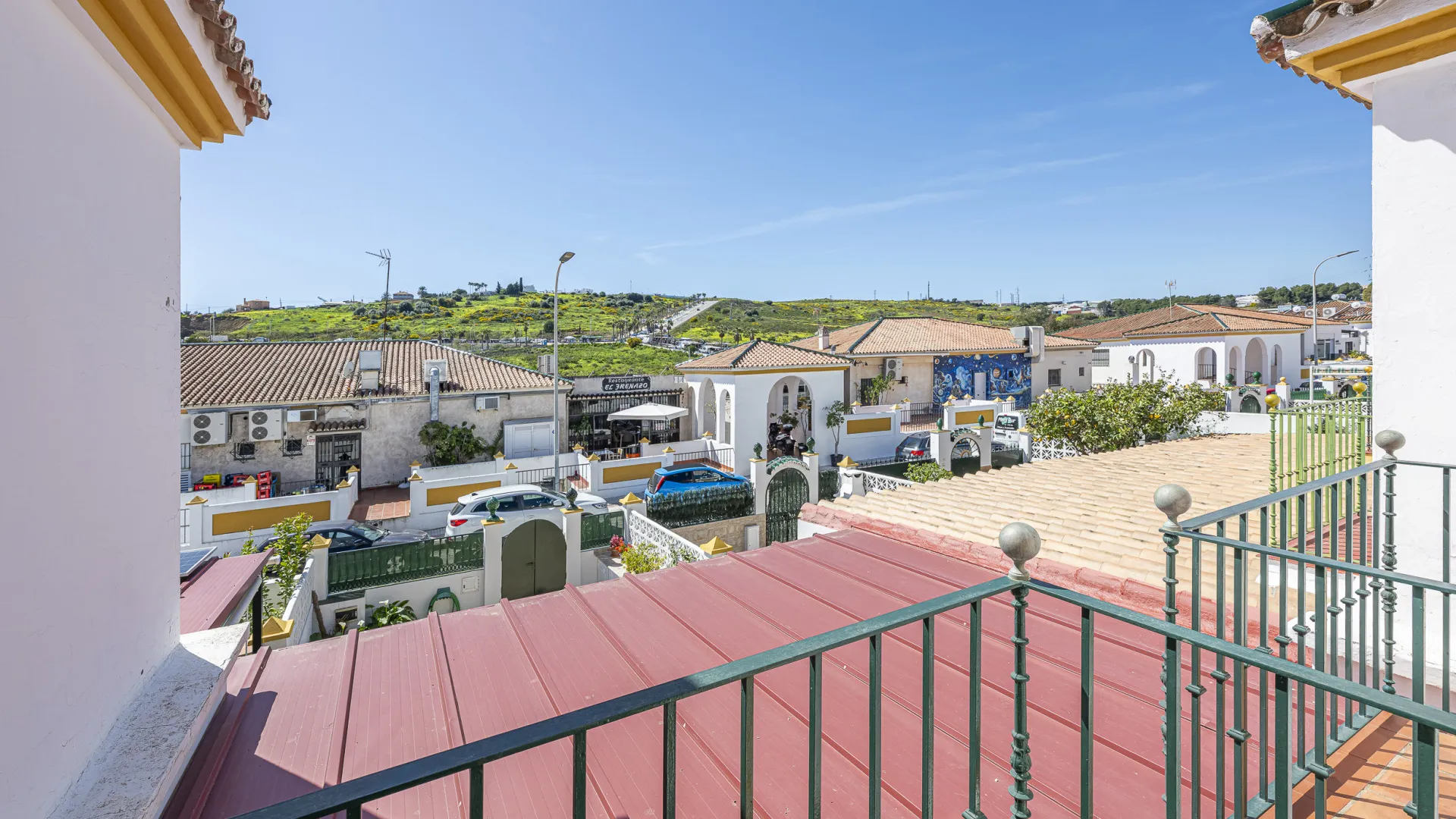 For sale town house in Estepona