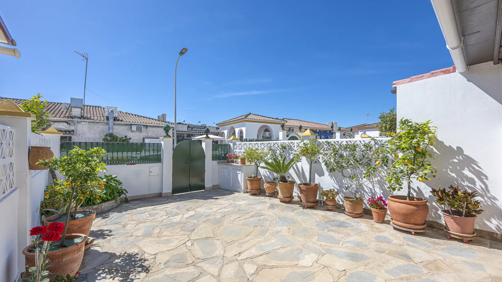 For sale town house in Estepona