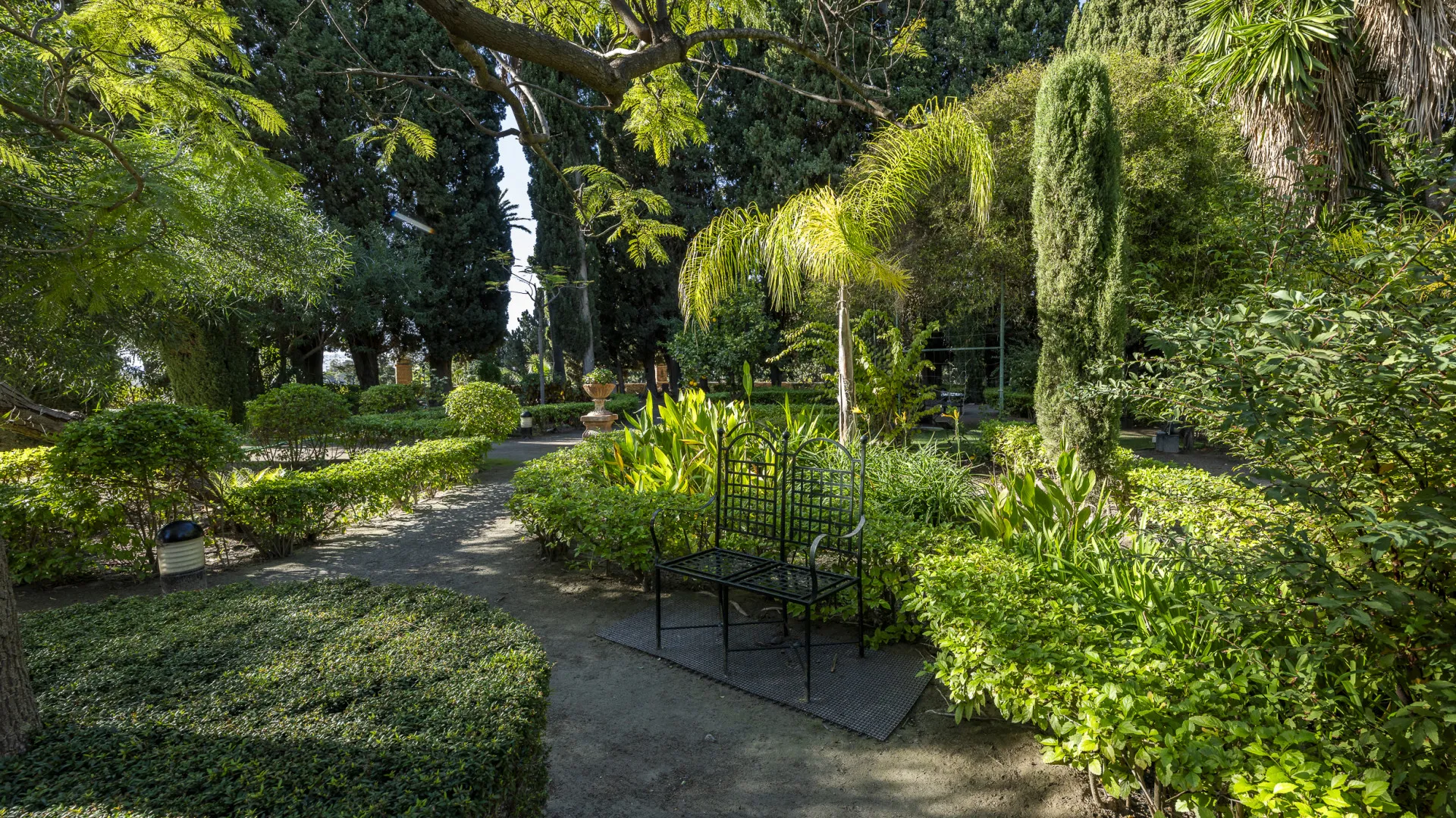 For sale unique building in Motril with 8 bedrooms