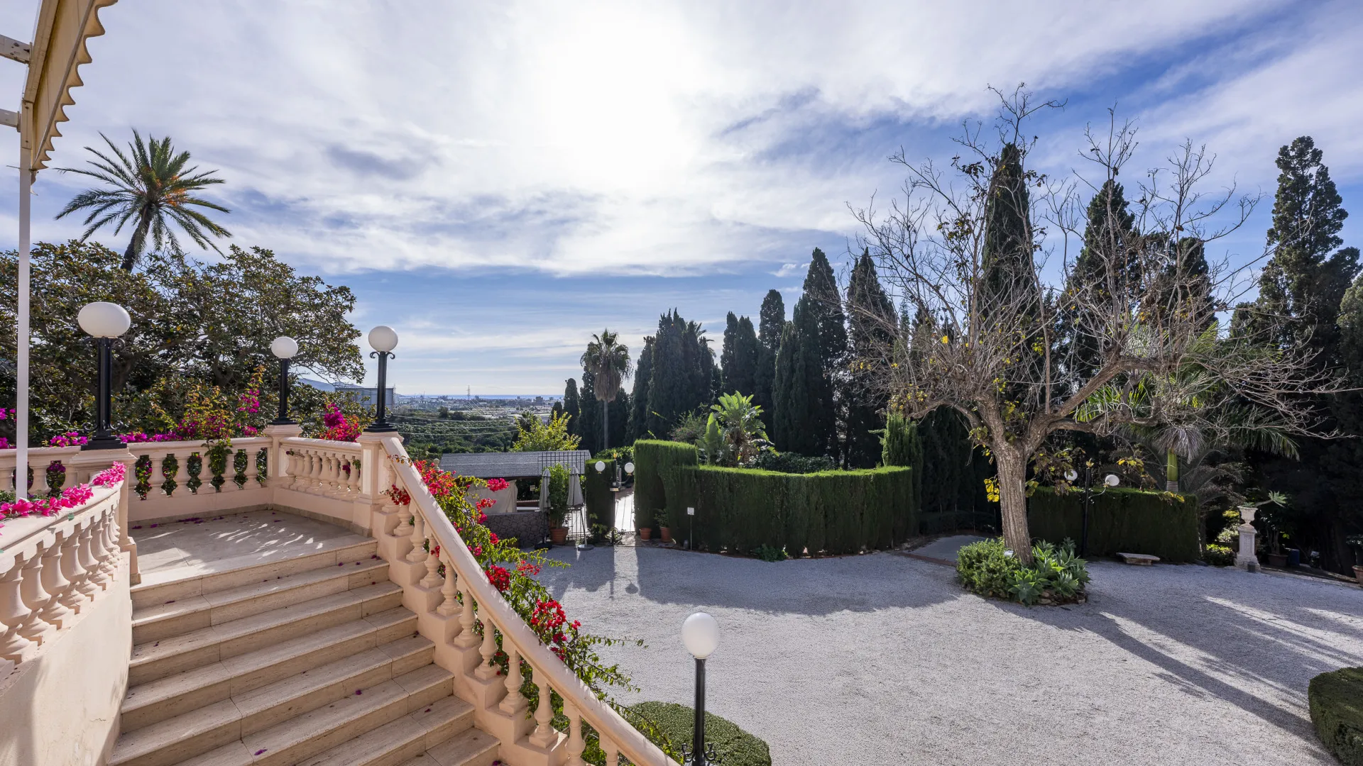 For sale unique building in Motril with 8 bedrooms