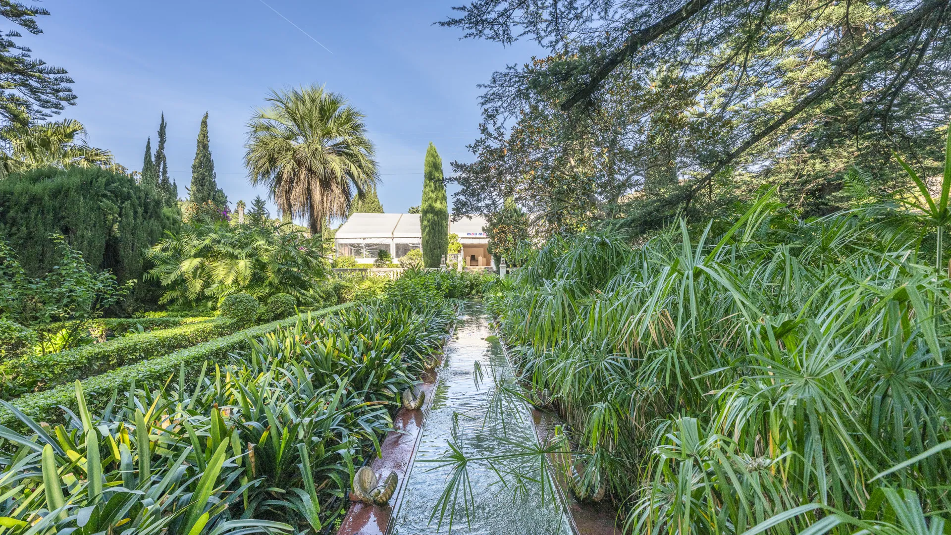 For sale unique building in Motril with 8 bedrooms