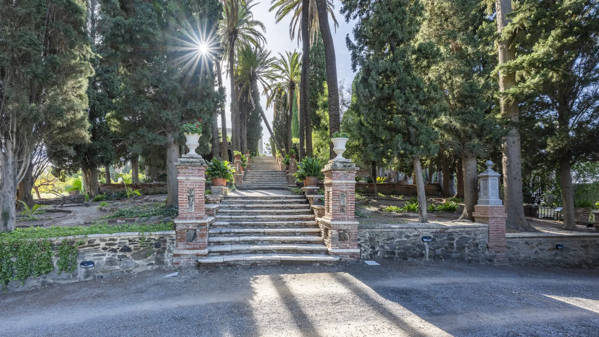 For sale unique building in Motril with 8 bedrooms