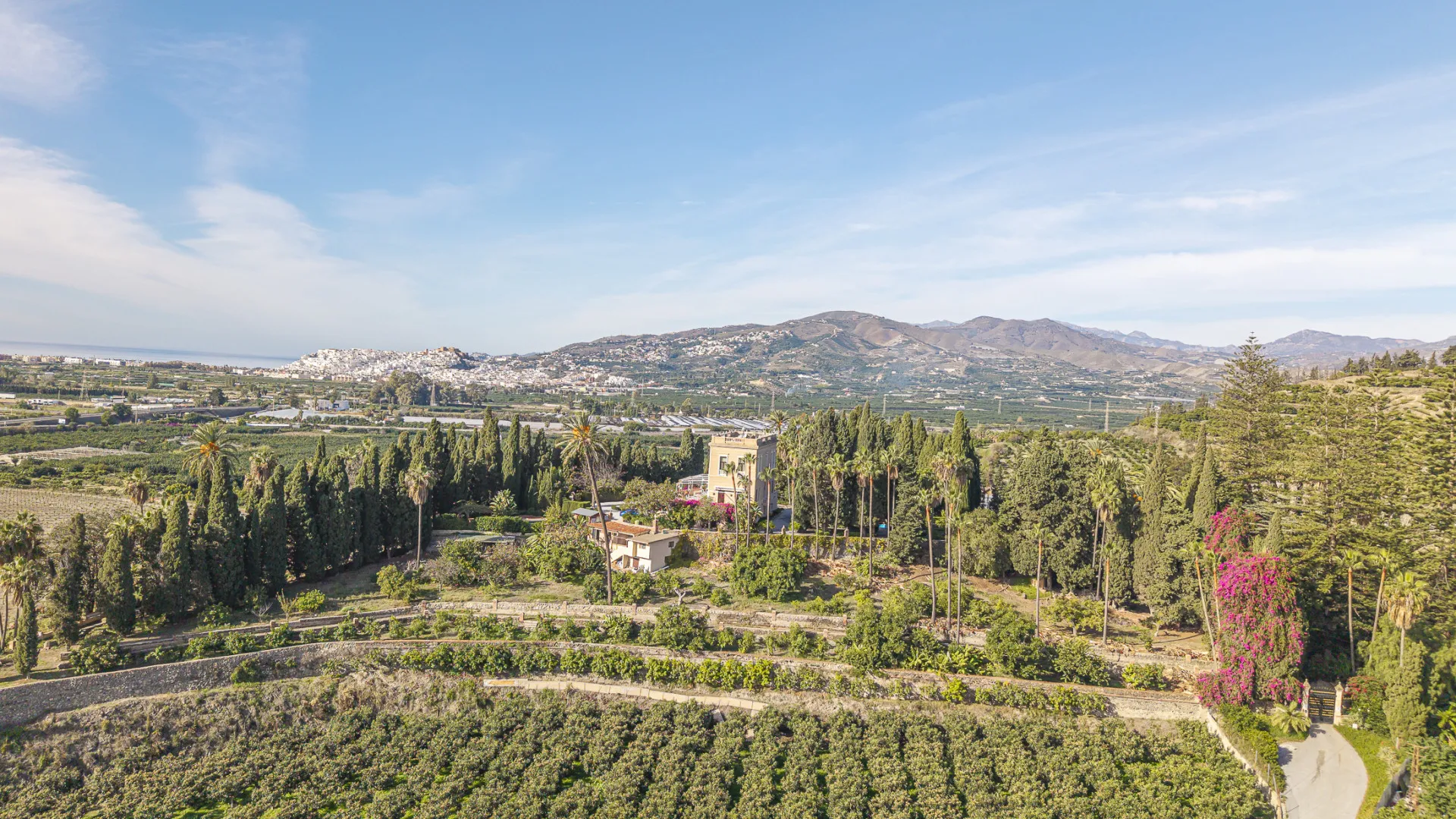 For sale unique building in Motril with 8 bedrooms