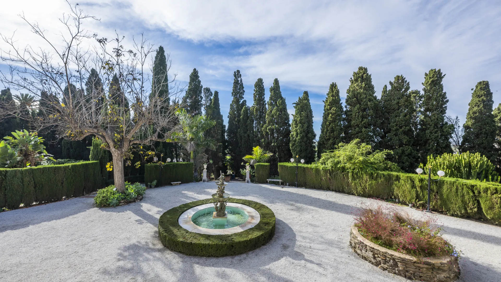 For sale unique building in Motril with 8 bedrooms