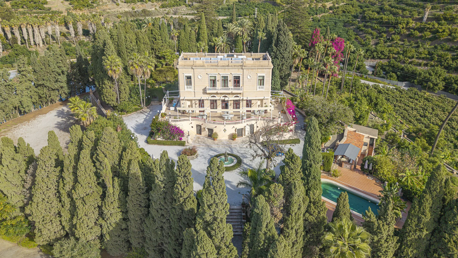 For sale unique building in Motril with 8 bedrooms