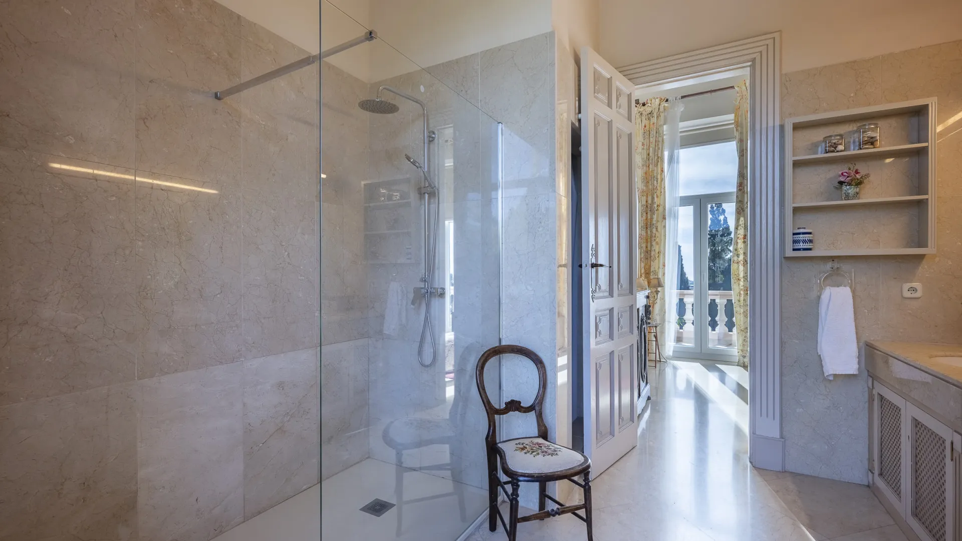 For sale unique building in Motril with 8 bedrooms