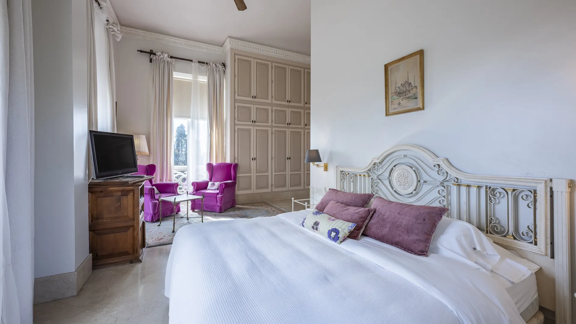 For sale unique building in Motril with 8 bedrooms