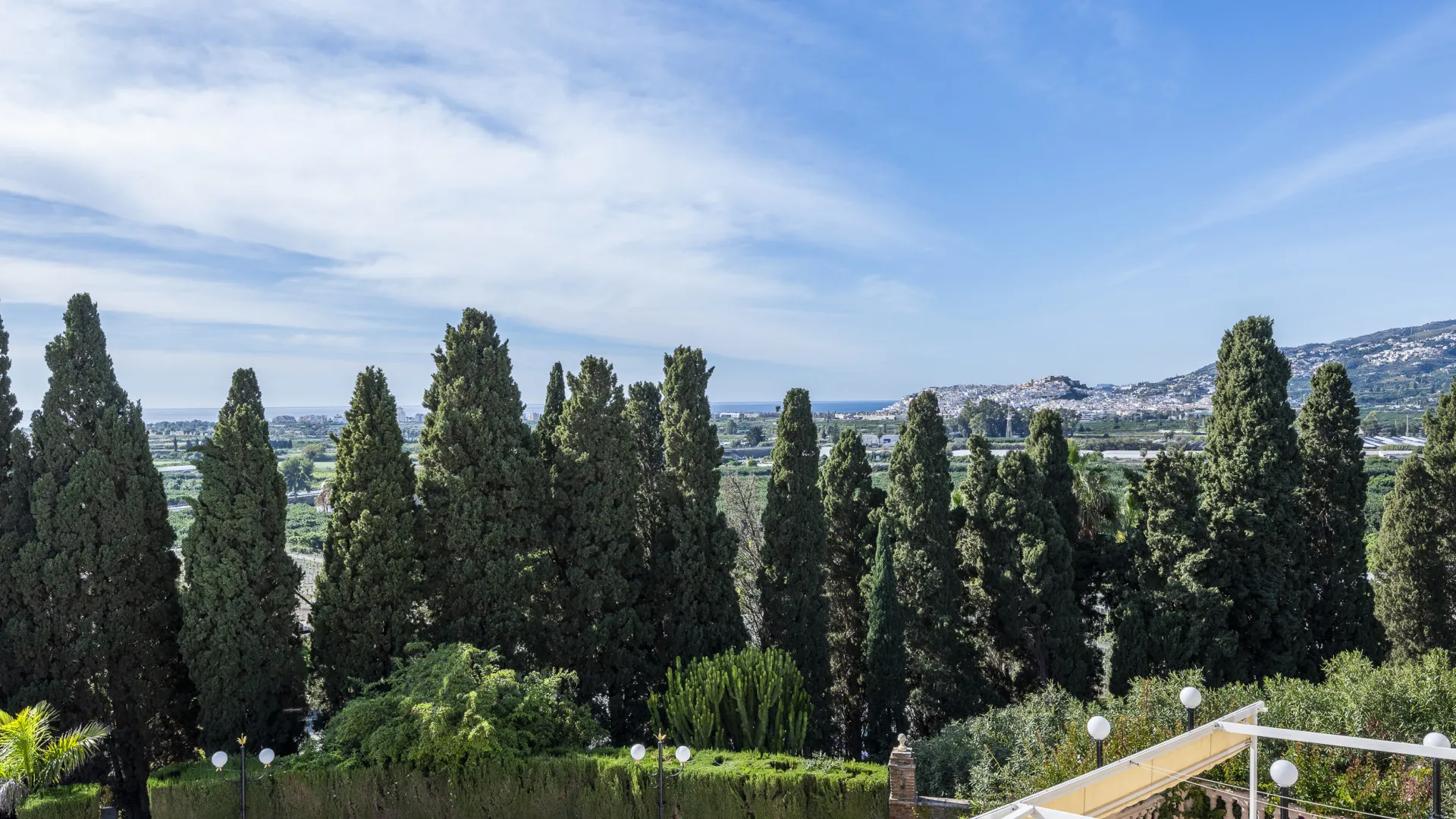 For sale unique building in Motril with 8 bedrooms