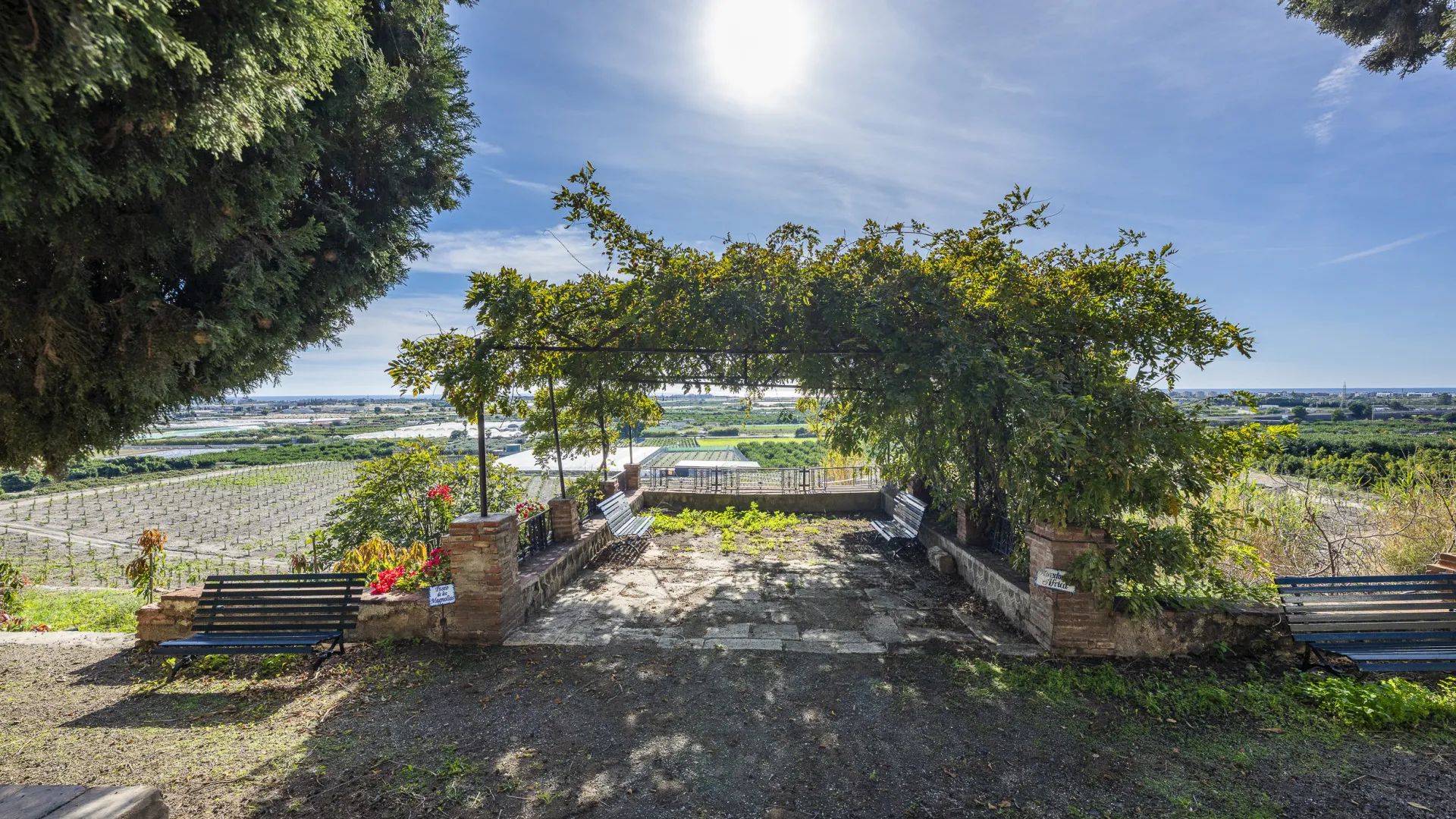 For sale unique building in Motril with 8 bedrooms