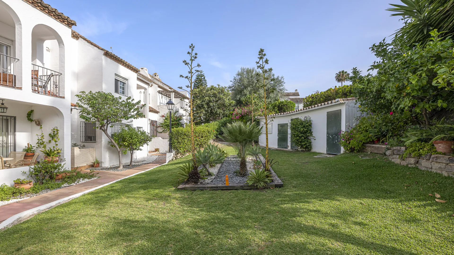 Town house for sale in Estepona