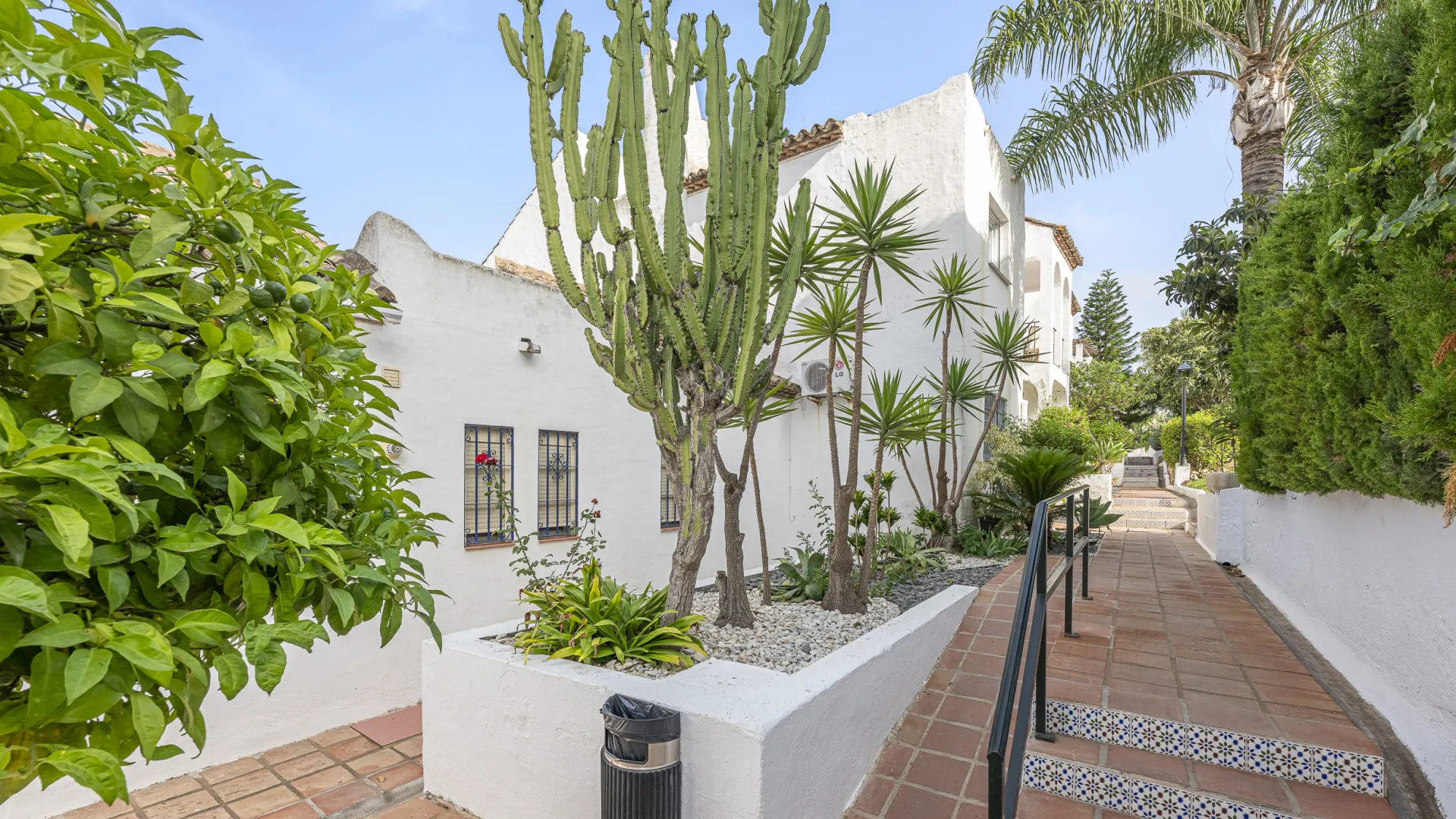 Town house for sale in Estepona