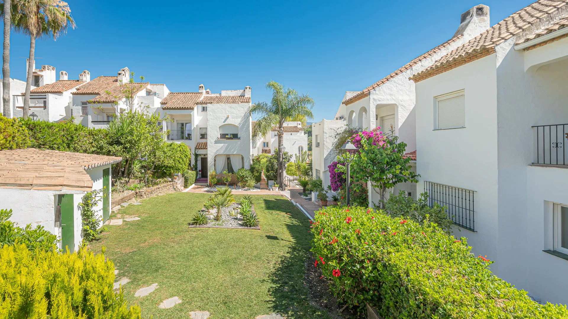 Town house for sale in Estepona