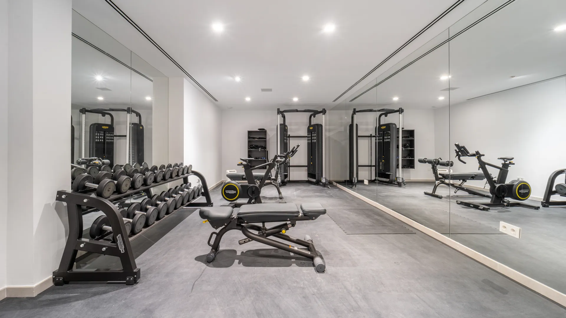 5 bedrooms villa in Andalucia Alta for sale