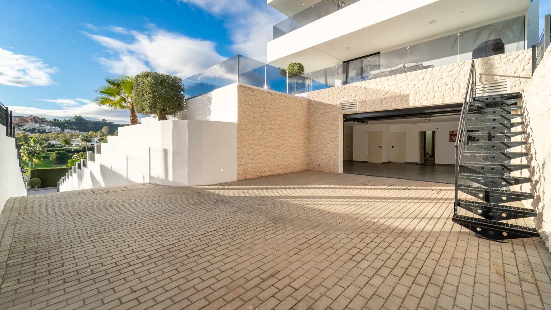 5 bedrooms villa in Andalucia Alta for sale