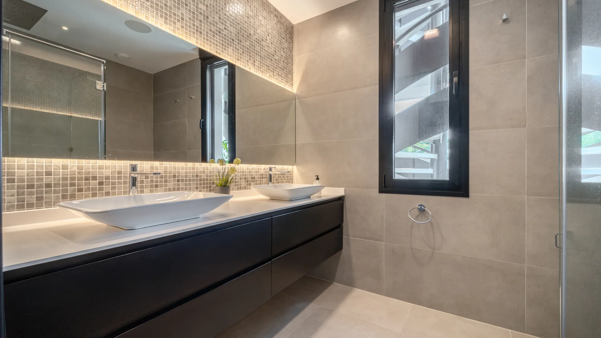 5 bedrooms villa in Andalucia Alta for sale