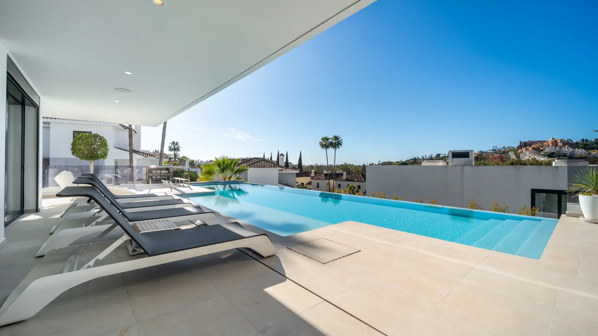 5 bedrooms villa in Andalucia Alta for sale