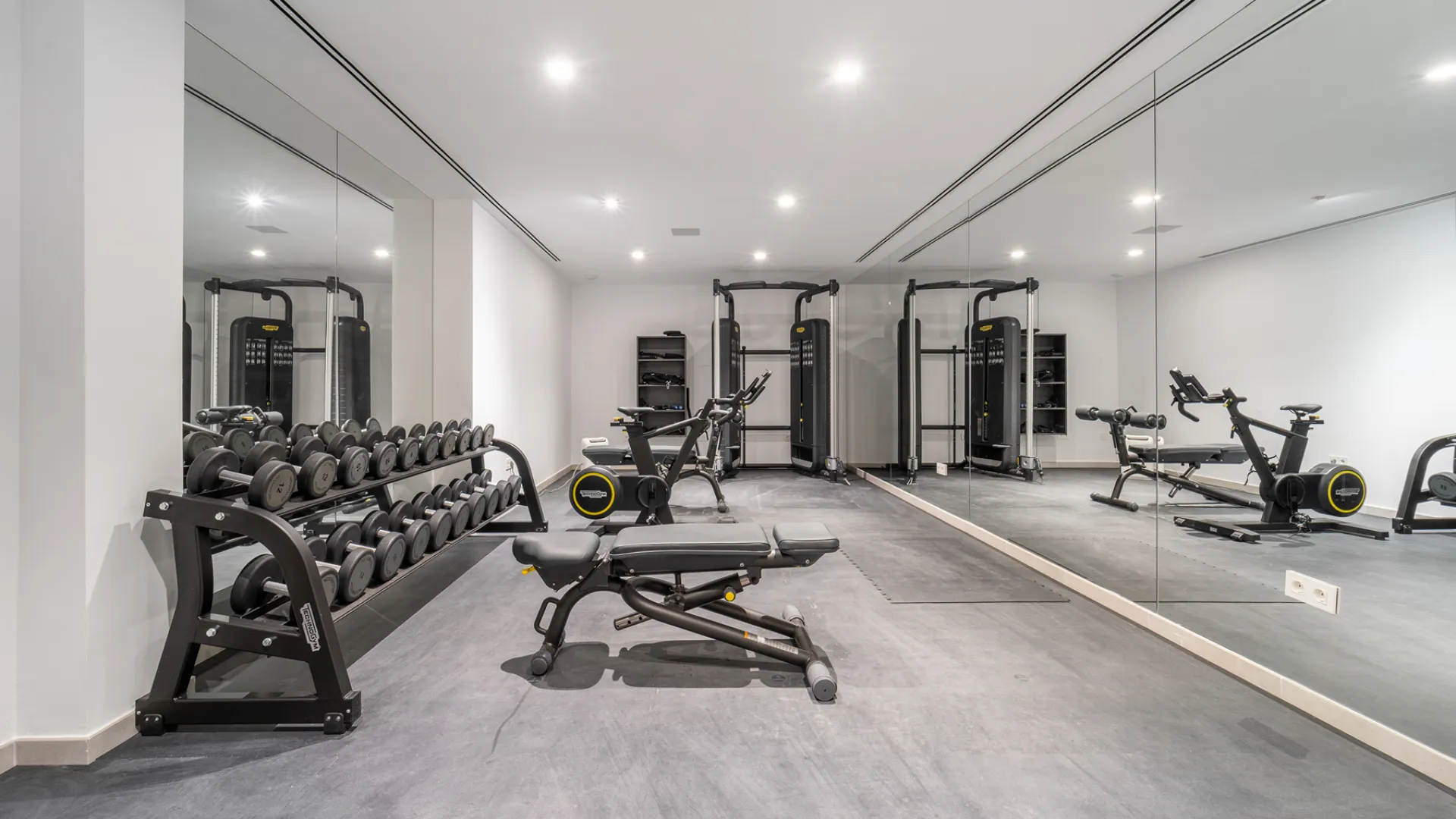 5 bedrooms villa in Andalucia Alta for sale