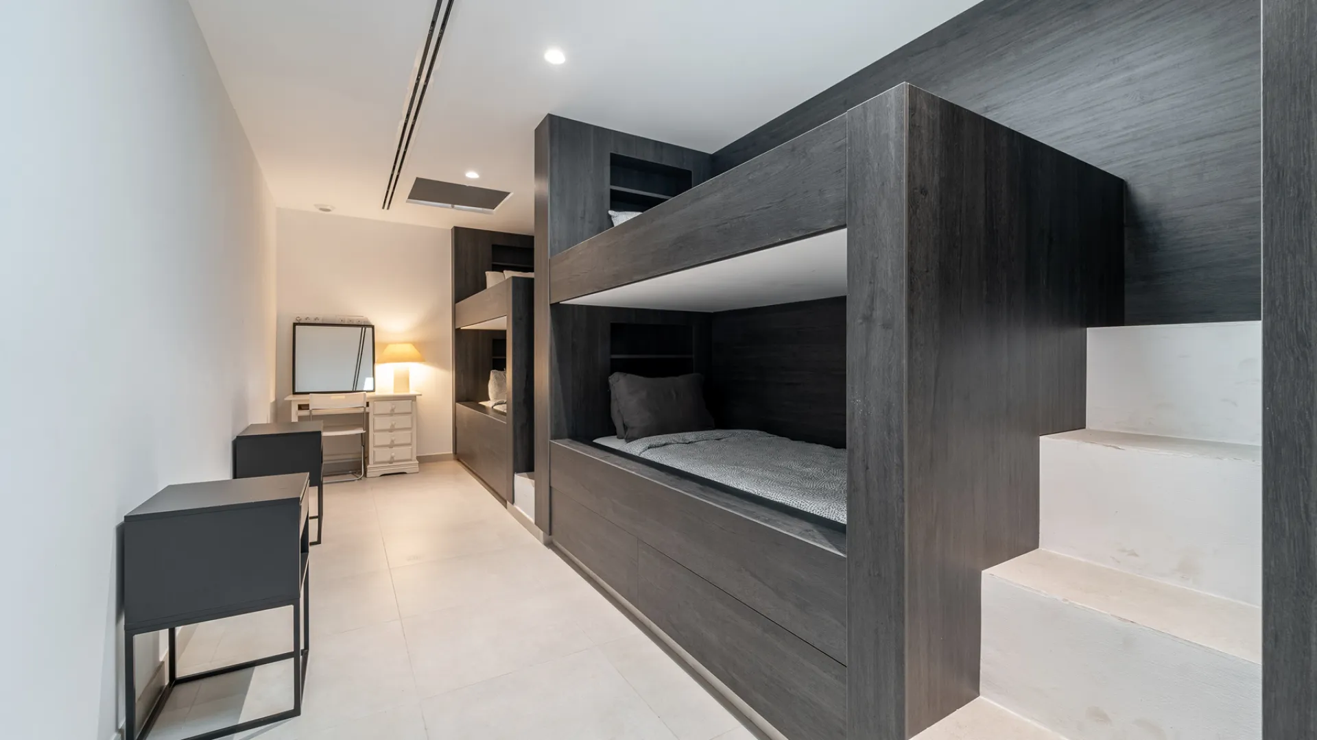 5 bedrooms villa in Andalucia Alta for sale